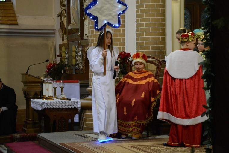 Dzieci kolędujące w Borkach Wielkich