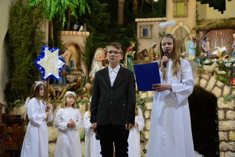 Dzieci kolędujące w Borkach Wielkich