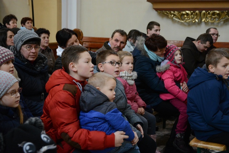 Dzieci kolędujące w Borkach Wielkich