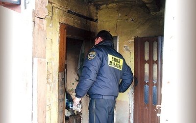 ▲	Od lat policjanci i strażnicy miejscy sprawdzają miejsca, w których mogą znajdować się osoby bezdomne, starsze i chore, zagrożone wychłodzeniem.