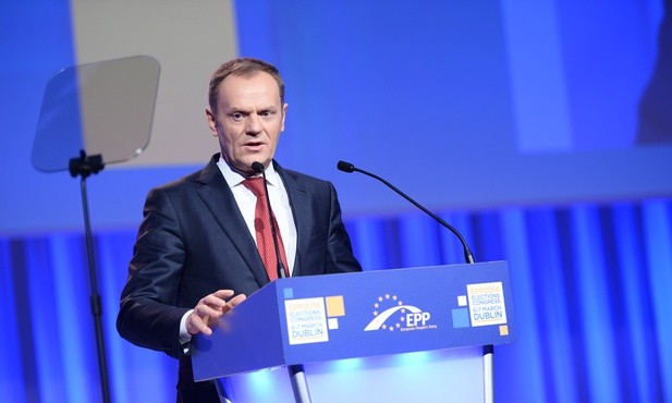 Chadecy i liberałowie popierają Tuska