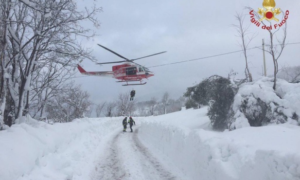 Strażak: Pod gruzami od 20 do 30 osób, możliwe że wszyscy nie żyją