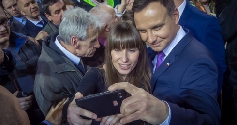 "Trzymamy kciuki za pana, panie prezydencie!"