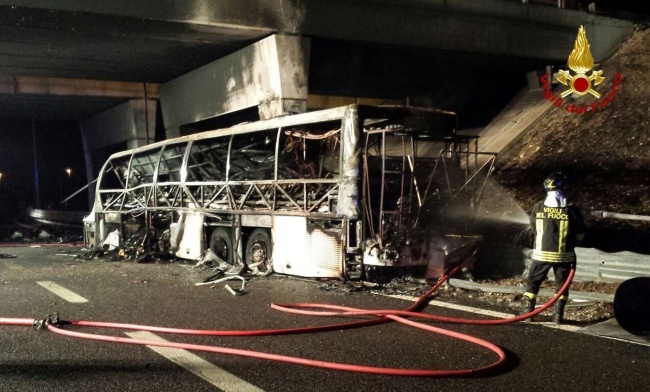 Tragiczny wypadek autokaru. 16 ofiar