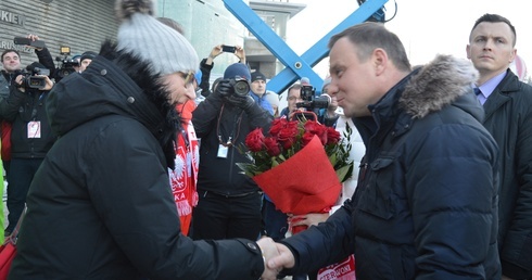 Prezydent i kard. Nycz wśród kibiców pod Wielką Krokwią 
