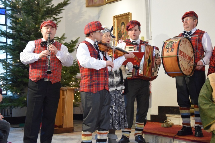 Występ zespołu "Ustronie" w Międzyborowie