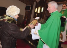 ▲	Ceremonii w kołobrzeskiej bazylice towarzyszyła specjalna modlitwa i akt oddania się Matce Bożej.