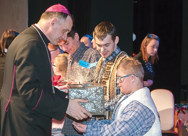 ▲	Na wszystkie zespoły czekały nagrody i gratulacje.