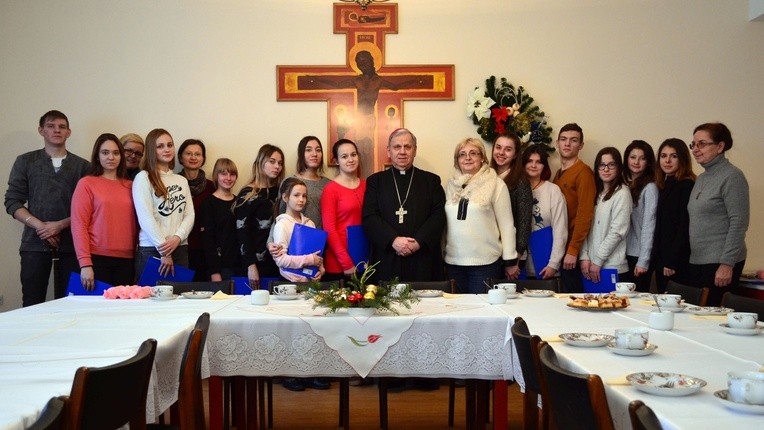 Biskup przyjął młodzież Polonii ze Wschodu