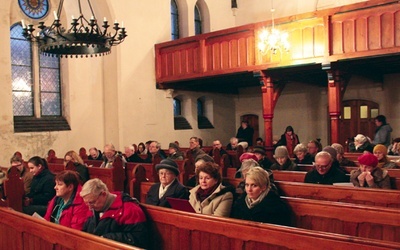 Uczestnicy nabożeństwa w kościele ewangelickim w Kędzierzynie-Koźlu.