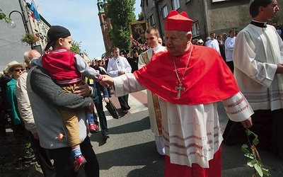 ▲	Pielgrzymka mężczyzn i młodzieńców do Piekar 31 maja 2015 r.