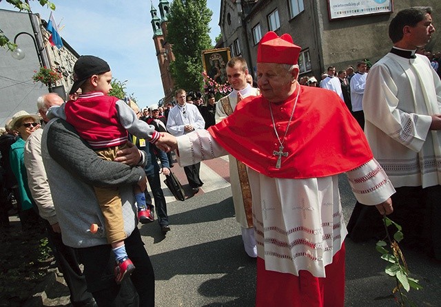 ▲	Pielgrzymka mężczyzn i młodzieńców do Piekar 31 maja 2015 r.