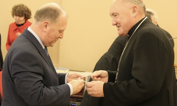 Opłatkiem z kard. Nyczem przełamał się wojewoda mazowiecki Zdzisław Sipiera