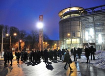 Protest kilkudziesięciu studentów przeciw rządowi i min. Gowinowi