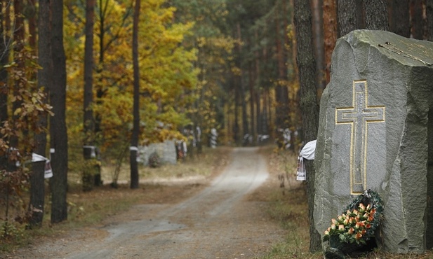 Ukraina: Szef MSZ potępił wandalizm na polskim cmentarzu w Bykowni