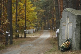 Ukraina: Szef MSZ potępił wandalizm na polskim cmentarzu w Bykowni