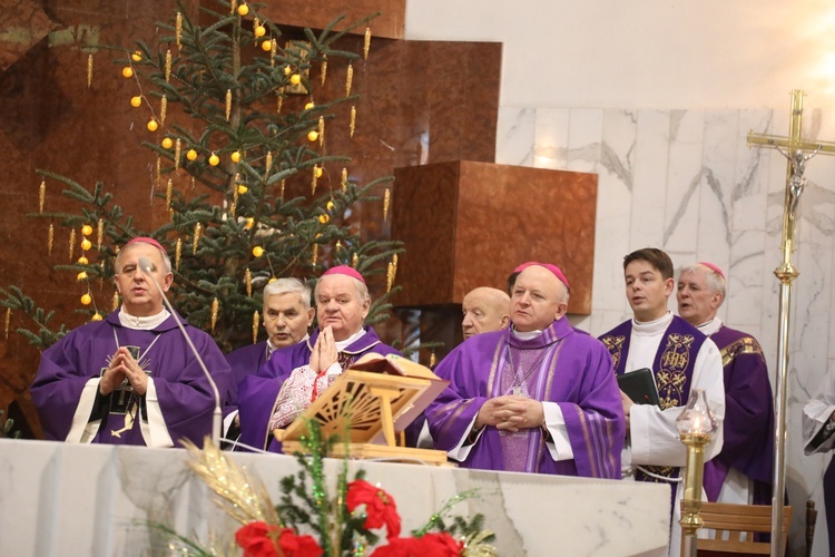 Pogrzeb śp. Rozalii Pindel, mamy bp. Romana Pindla