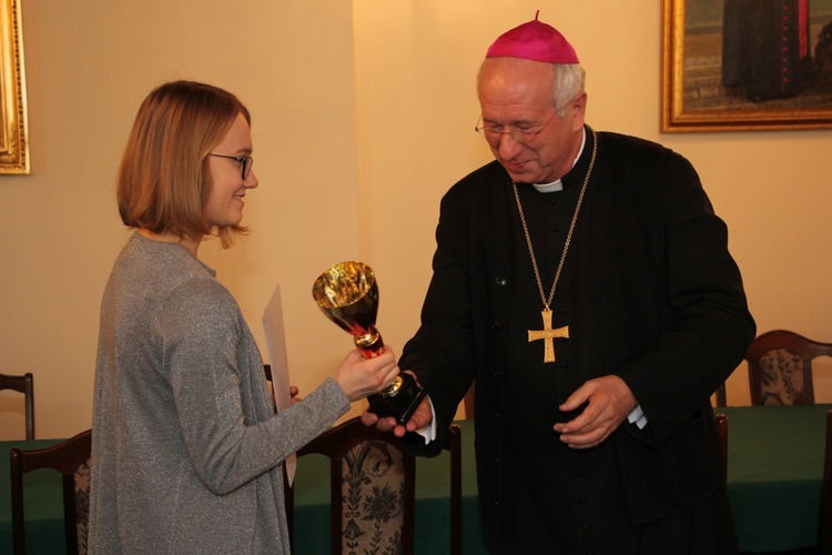 Ceremonia wręczenia nagród laureatom diecezjalnego etapu OTK