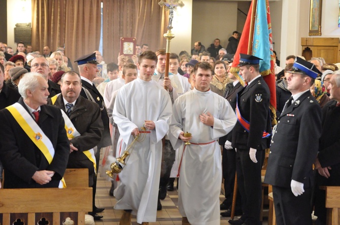 Jasnogórska zasuwa w Borzęcinie Dolnyn