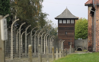 Zbrodniarze Auschwitz nazwani po imieniu