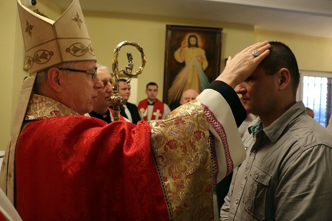 Bierzmowanie w wołowskim więzieniu