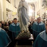 Ludzi przyciąga tutaj wielkie nabożeństwo  do Matki Bożej z Lourdes.