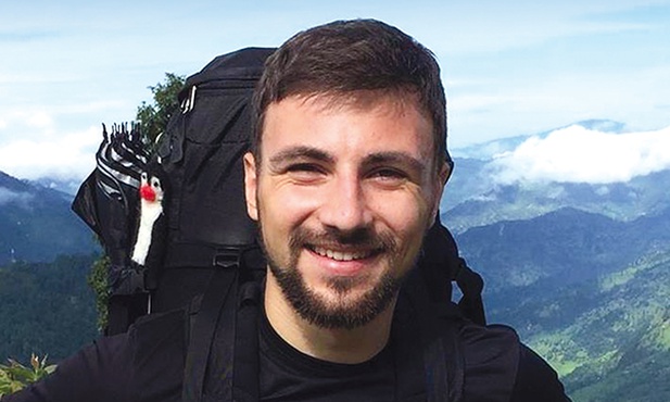 Dawid Adamkiewicz studiuje medycynę w Bydgoszczy.  Pochodzi z Prabut. 