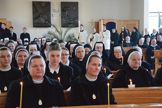 Msza św. została odprawiona w kościele seminaryjnym w Opolu.