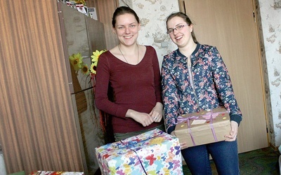 24.01.2017, Boliwia . Wolontariuszka Helena Kmieć została zamordowana w ochronce prowadzonej przez siostry zakonne. Na zdjęciu z 2015 r. Helena (po lewej) z koleżanką z Wolontariatu Misyjnego „Salvator” z paczkami dla dzieci na Ukrainie.