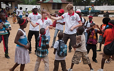 Wolontariusze z Salezjańskiego Wolontariatu Misyjnego działającego przy wrocławskim liceum salezjańskim pomagali w szkole prowadzonej przez księży salezjanów w Liberii.
