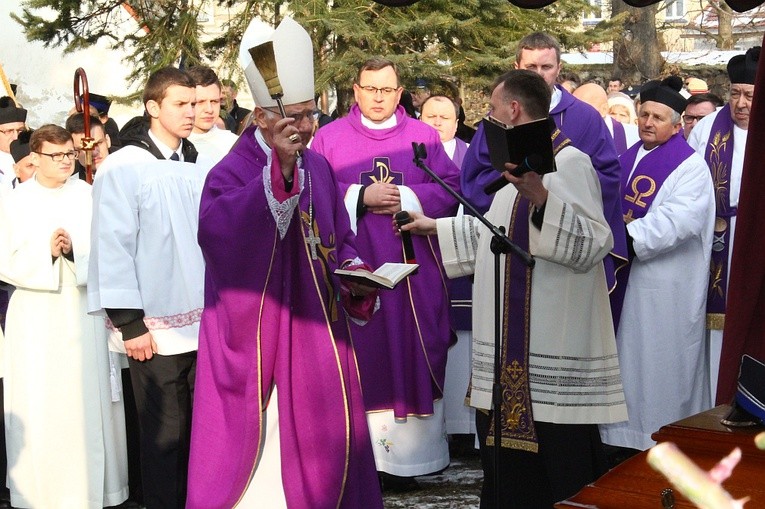 Pogrzeb ks. Józefa Wróbla