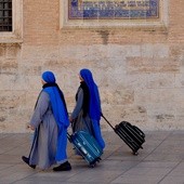 Co miesiąc zamyka się jeden klasztor