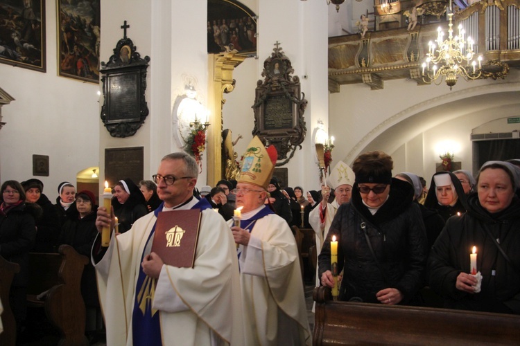 Obchody Dnia Życia Konsekrowanego w Łowiczu