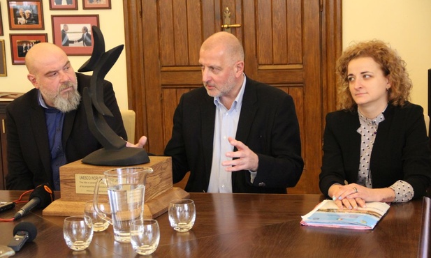Elementarze dla dzieci z Gwinei