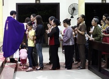 Wietnam: władze próbują zastraszyć lokalnych księży