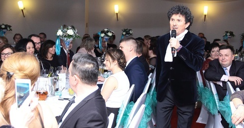 Rodzina hospicjum się bawi
