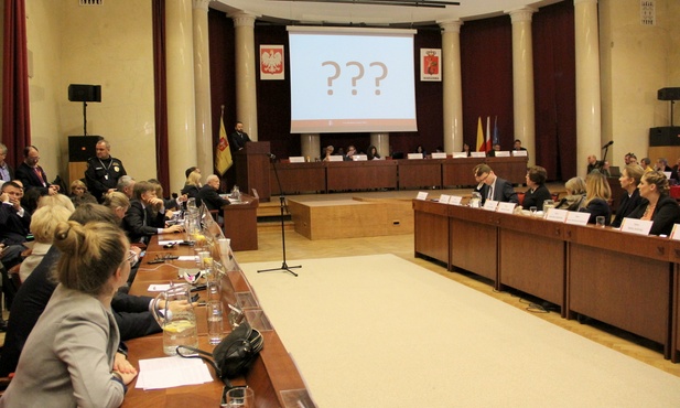 Radni PiS przekonywali, że zajmowanie stanowiska w sprawie projektu ustawy metropolitalnej dla Warszawy na tym etapie prac nad nią jest przedwczesne