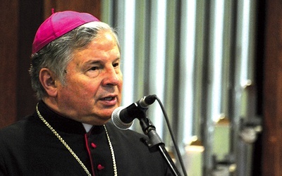 Bp Henryk Tomasik zaprasza  diecezjan  do modlitwy  o jedność narodu.
