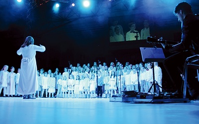 Prawie 70-osobowy chór TGD można było usłyszeć podczas koncertu Betlejem w Warszawie.