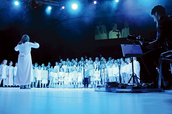 Prawie 70-osobowy chór TGD można było usłyszeć podczas koncertu Betlejem w Warszawie.