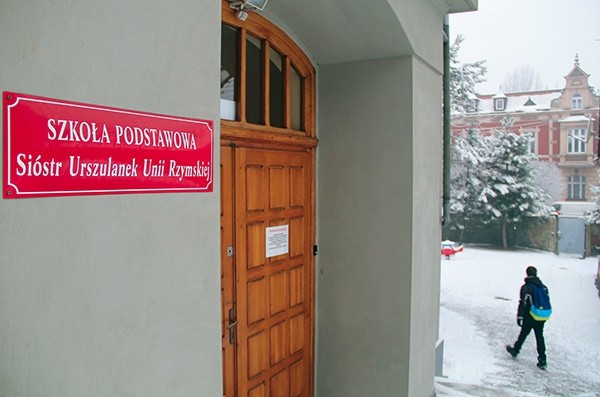 Podstawówka sióstr urszulanek w Rybniku  – budynek dla klas 1–3.