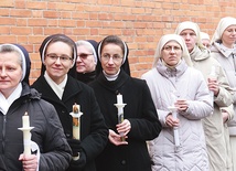 W czasie Mszy św. osoby żyjące radami ewangelicznymi odnowiły śluby zakonne