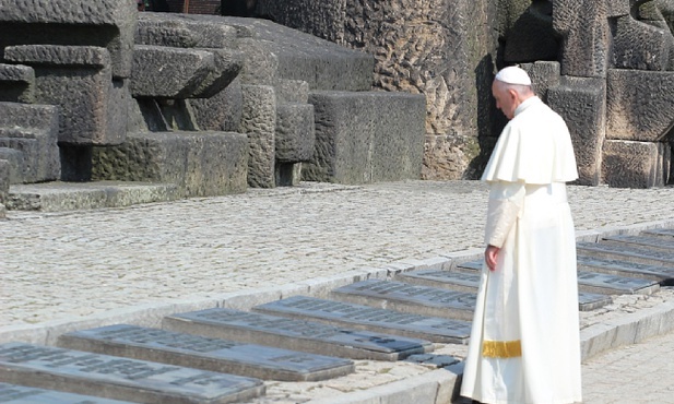 Papież do Ligi Przeciw Zniesławianiu: obrona życia, nie przemocy