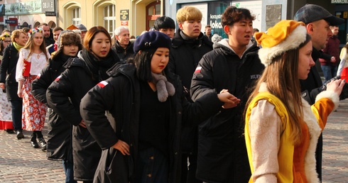Maturzyści z koreańskim wsparciem