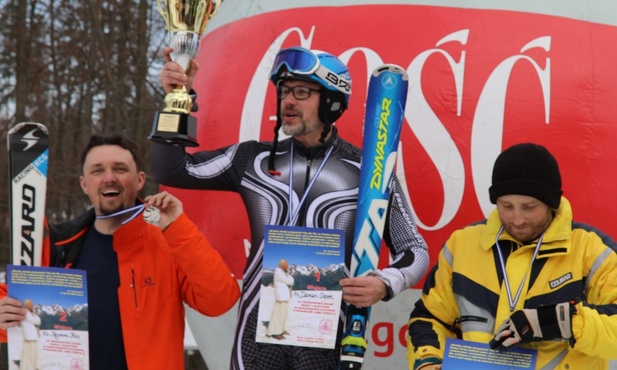 Na najwyższym stopniu podium zdobywca najlepszego czasu: ks. Damian Copek, drugi: ks. Szymon Kos, a trzeci - o. Daniel Waszek