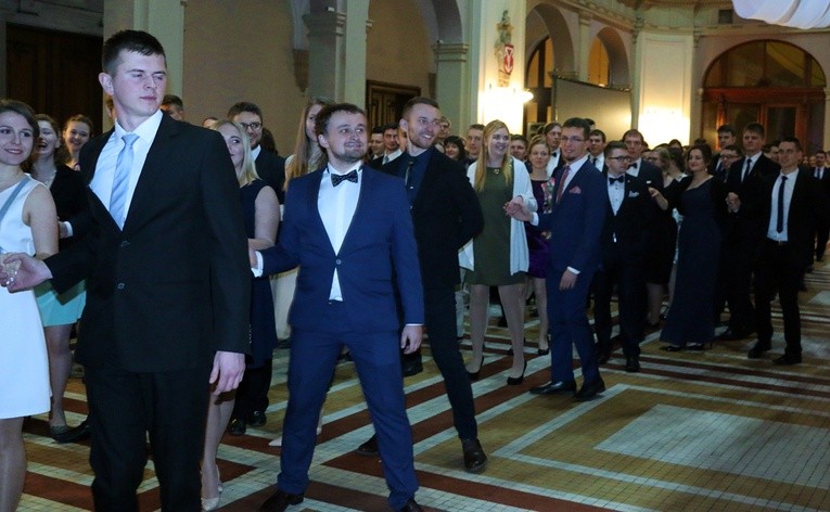 Bal Duszpasterstw Akademickich na 200 par