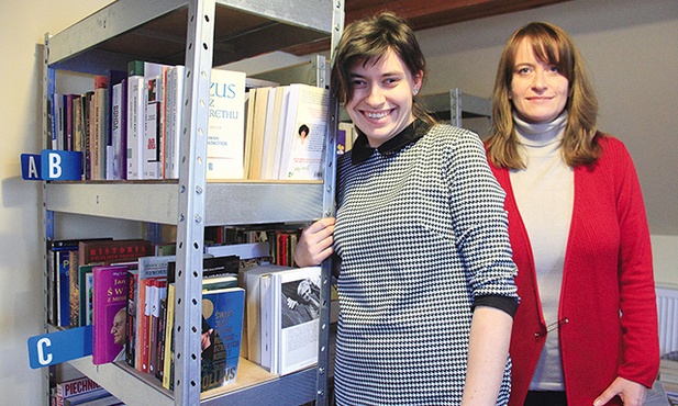 Książki już na regałach. Teraz wystarczy zapoznać się z katalogiem i wypożyczyć interesujący tytuł. 