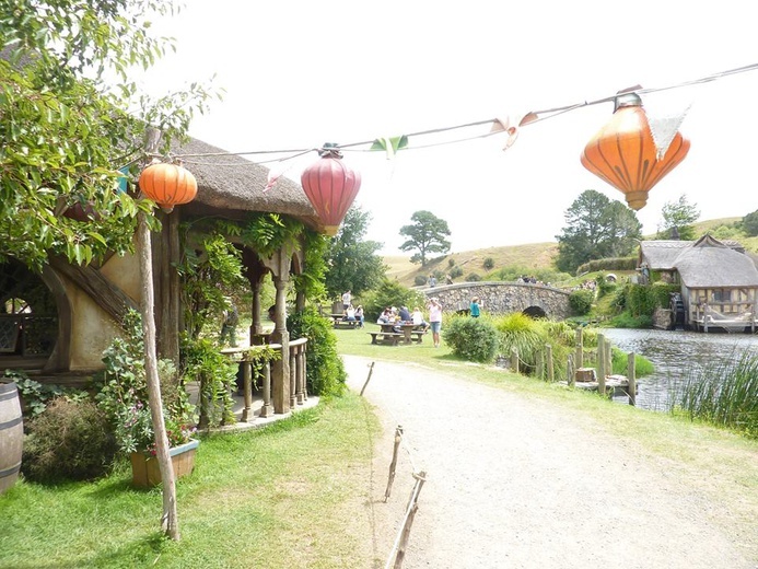 Hobbiton Movie Set - wioska hobbitów w Nowej Zelandii