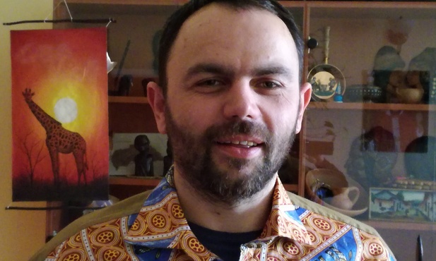 Jacek Ćwięka przez trzy tygodnie pomagał w szpitalu w Bagandou w RŚA.