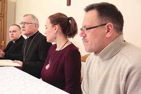 ▲	O nadchodzącym synodzie diecezjalnym mówili bp Edward Dajczak, ks. dr Tomasz Tomaszewski, Małgorzata Telega i Jacek Krzyżanowski.